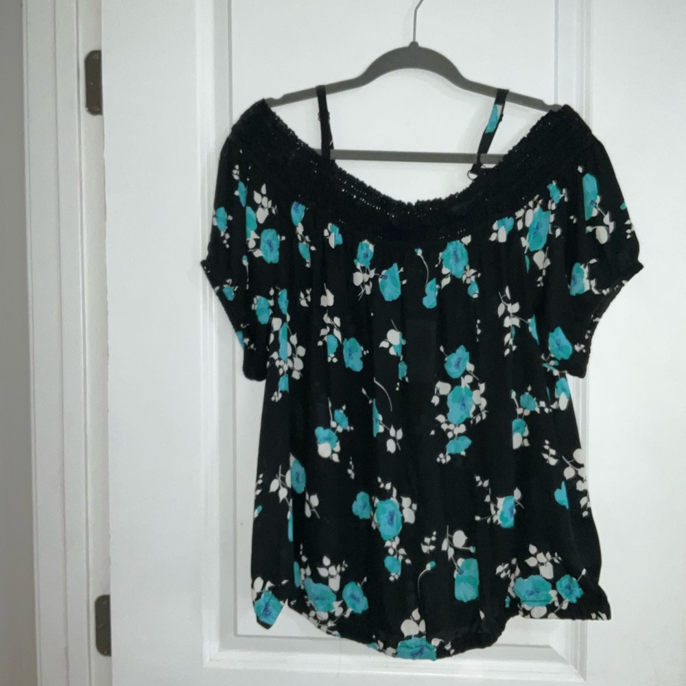 Cold shoulder top